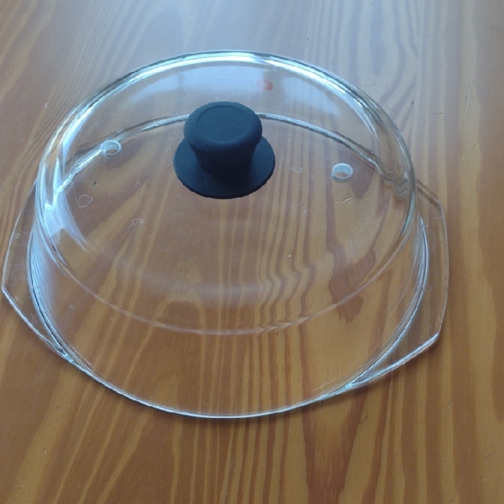 NWT Glass Microwave Lid with Black Knob